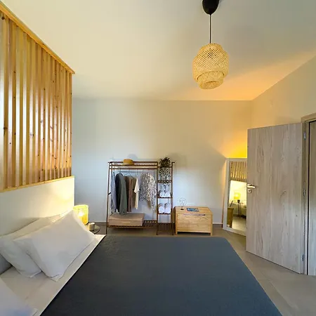 Apartment Relax Under The Mulberry Tree